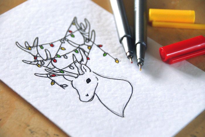 Cerf avec guirlande lumineuse cool, originale idée carte de voeux simple, tete de pere noel, comment faire un dessin au crayon