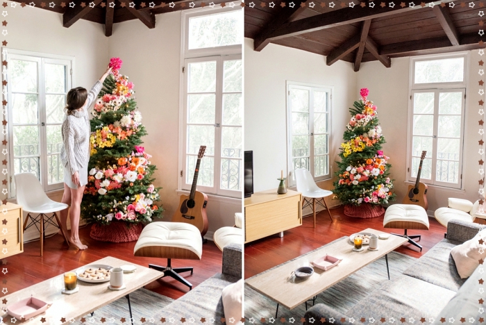 exemple de sapin de noel décoré avec guirlandes floraux de couleurs différentes, ambiance cozy dans un salon blanc et bois avec sapin floral