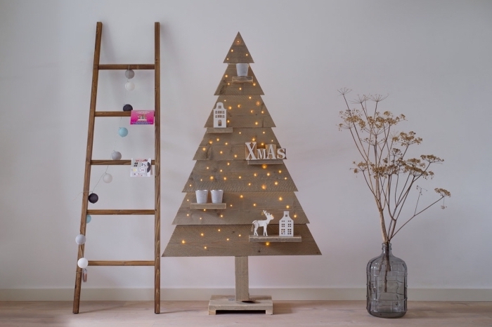 construction sapin de noel en bois facile et rapide pour Noël, modèle d'arbre de Noël DIY avec rangements et lampes led