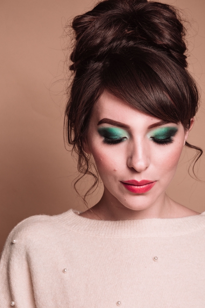 quelle couleur teinte pour yeux de Noël, idée de maquillage facile pour fête fin d'année avec ombres à paupières ombré en vert