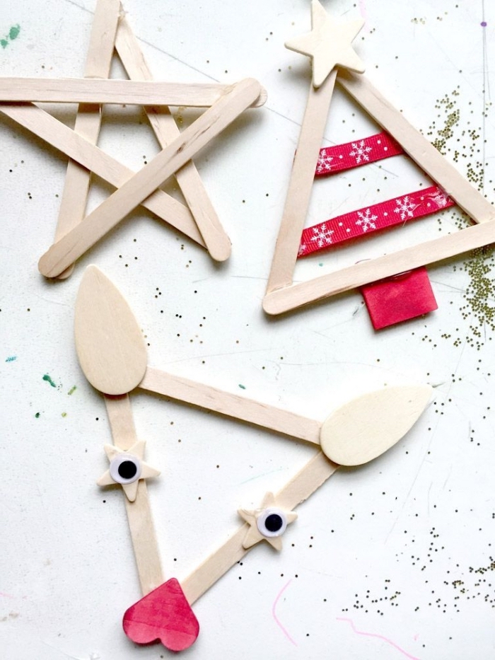 figurines-de-noel-fait-maison-en-bâtonnets-de-glace-bois-decorations-de-noël-à-faire-soi-même-mini-sapin-bâtonnets-bois activités manuelles noel, objets de déco pour noêl fait maison en bâtons de glace, diy créations en popsicles pour noel