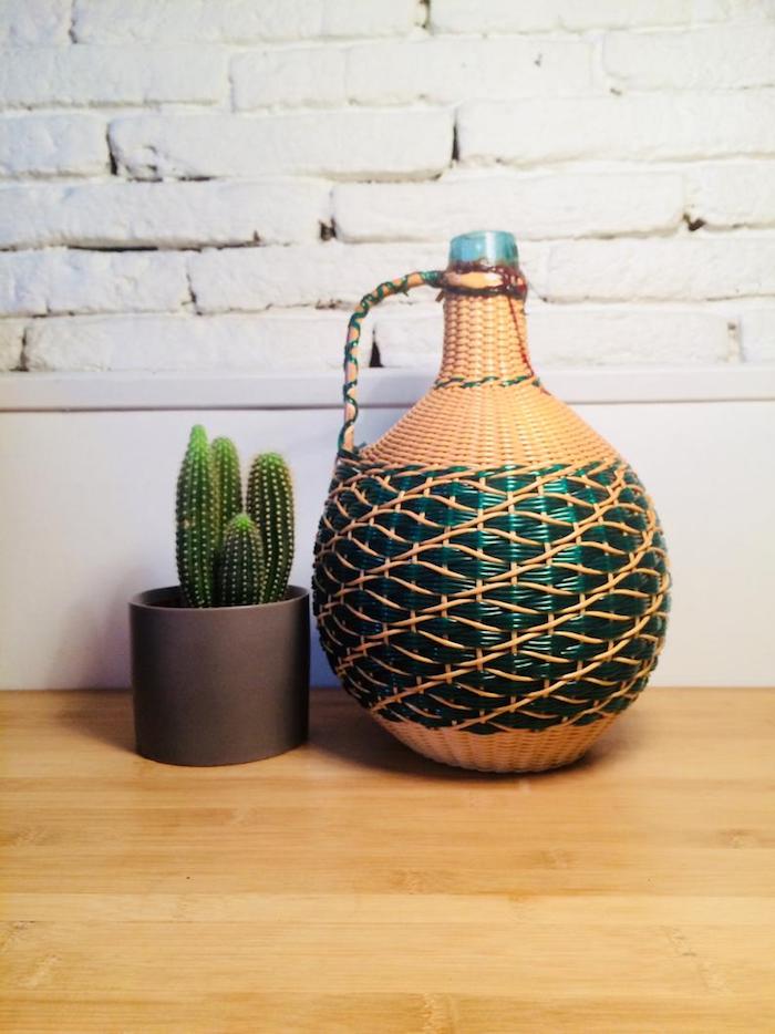 Dame jeanne au sol en verre et rotin, cactus décoratif, grand vase deco a poser au sol, deco vases pour la chambre