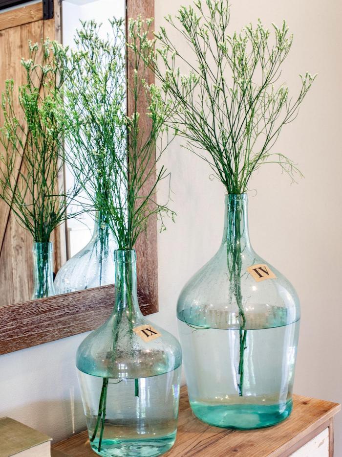Verre déco vase upcycling, bonbonne en verre, simple déco à faire soi-même, utiliser la verdure pour décorer la chambre
