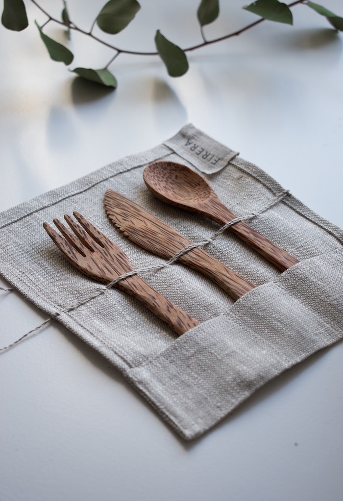 Travel kit en bois couteau, fourchette, cuillère en bois au lieu de plastique, application évalue les dégâts