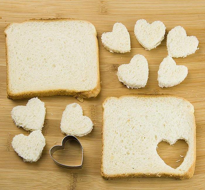 Toast à la forme de coeur, cool image aperitif de noel, apero dinatoire original, toast apéritif