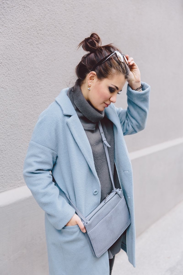 comment porter les couleurs pastel en hiver, vêtement mode hiver 2019 femme, tenue en pull oversize et pantalon fit