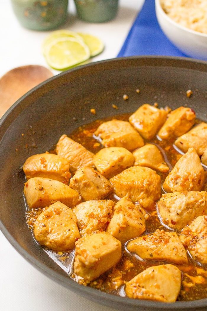 recette avec poulet pour votre menu de la semaine équilibré, bouchées de poulet à l ail, miel a faire facilement