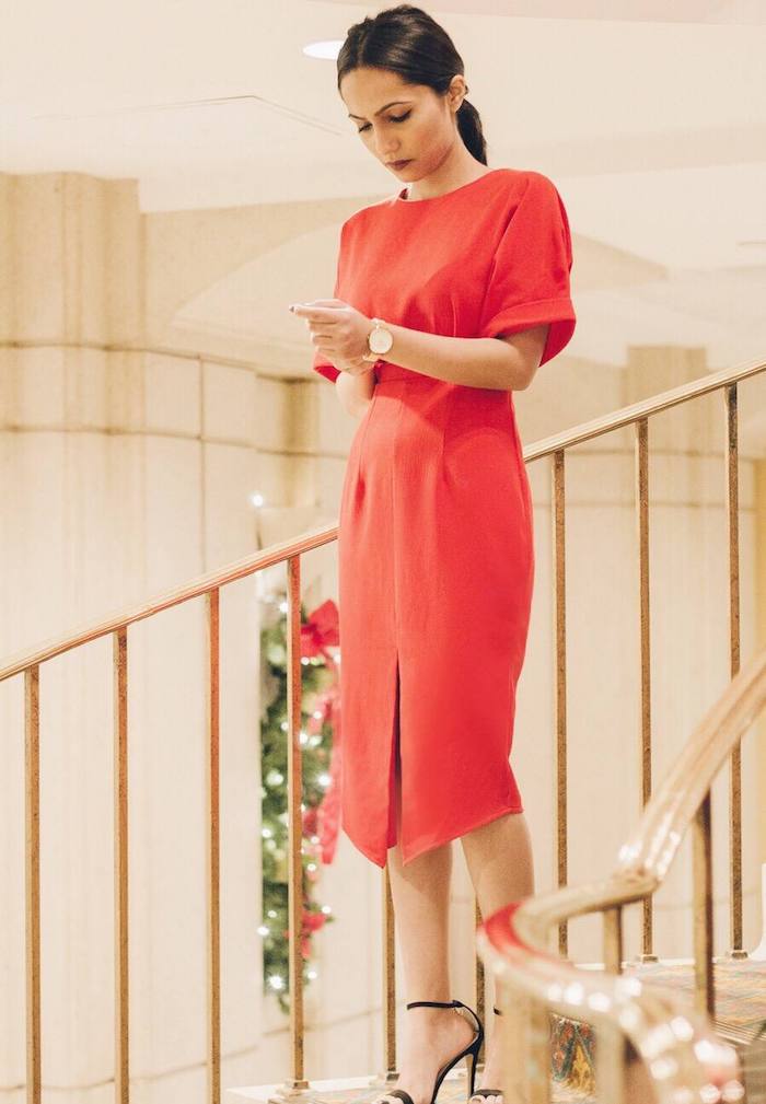 Rouge robe mi longue classique à manche courte, tenue noel femme, qu'est-ce que je porte pour Noël