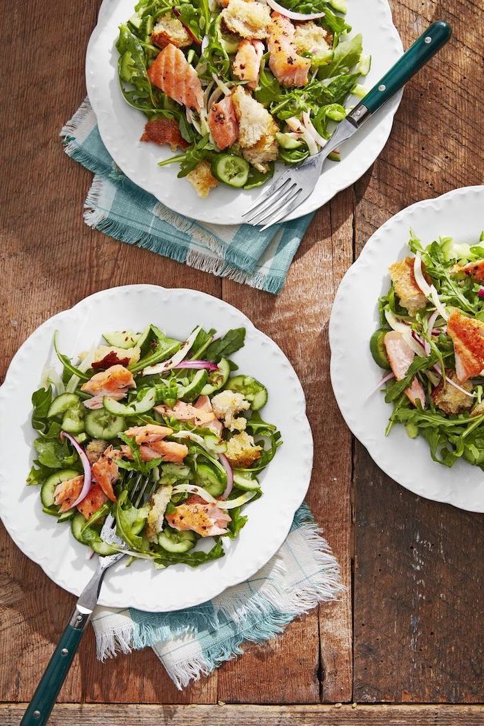 idée pour faire une salade verte au saumon, concombres et des oignons, quoi manger ce soir, idee de repas simple