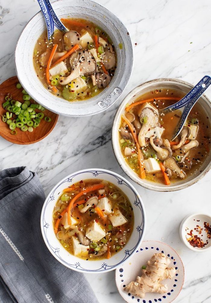 que manger ce soir, idée comment faire une soupe aux champignons pleurotes, recette asiatique pour un repas dietetique