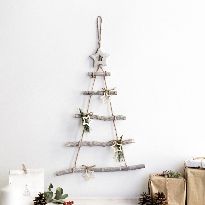 réaliser une suspension originale en forme de sapin pour Noël, DIY sapin en bois flotté avec 5 branches et étoile au sommet