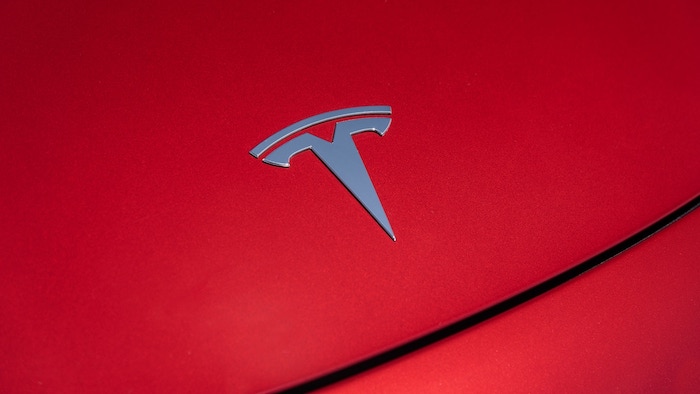 Elon Musk a annoncé sur Twitter que le pick-up Tesla Cybertruck sera dévoilé le 21 novembre à Los Angeles
