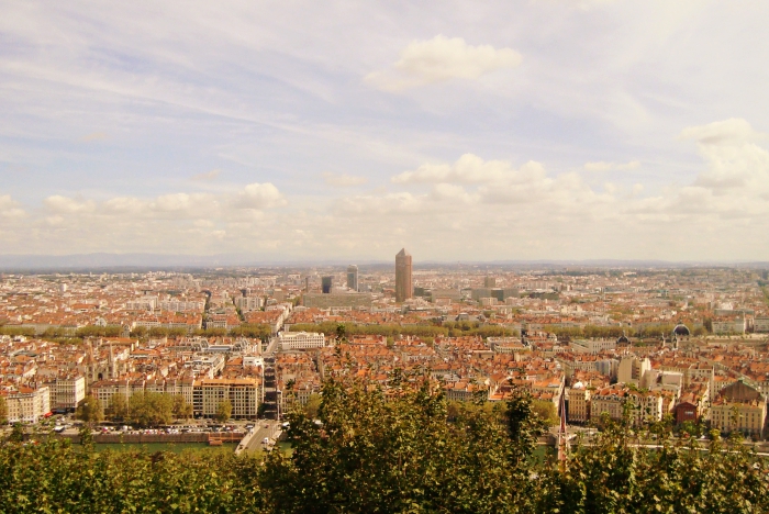 que voir à Lyon, monter une colline dans le Vieux Lyon au pied ou par funiculaire pour observer la ville d'en haut
