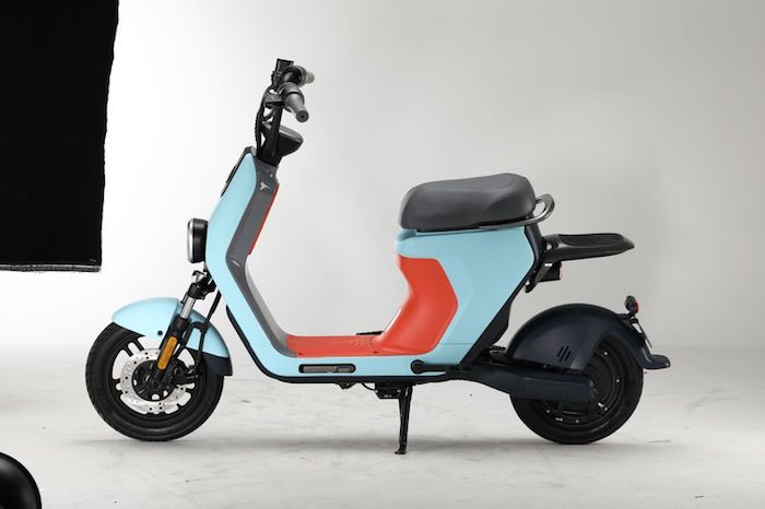 Segway-Ninebot se lance sur le marché du deux roues électrique avec le lancement du scooter eScooter et de la mobylette eMoped