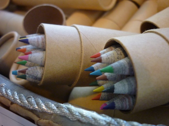 Crayons zéro déchet en papier recyclé, cadeau de noel a fabriquer facile, diy zero dechet facile et rapide