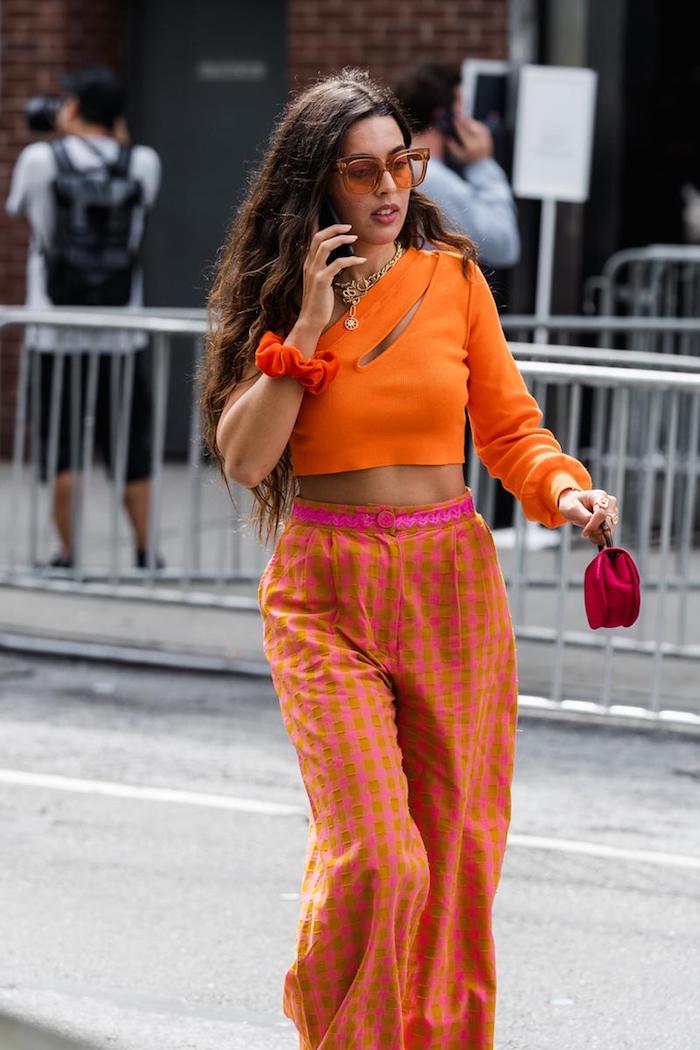 Orange ensemble pantalon évasé et top épaule dénudée, vetement sport femme, mode urbaine tenue tendance