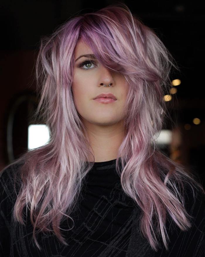 Rose-violet coloration cheveux, idée coupe de cheveux long femme, coupe de cheveux femme 2020