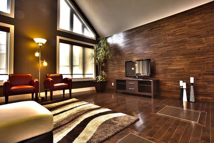 Brune et bois salon géant dans une maison type chalet, inspiration deco chambre peinture, couleur chambre adulte