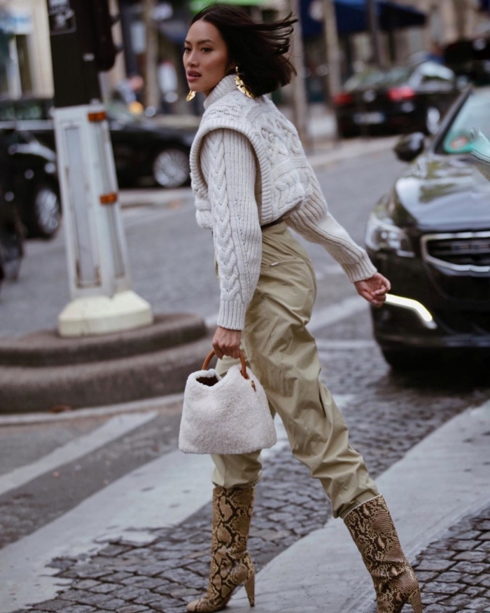 motifs animaliers serpent tendance mode automne-hiver 2019 2020, ensemble gilet et pull blancs à design torsadé