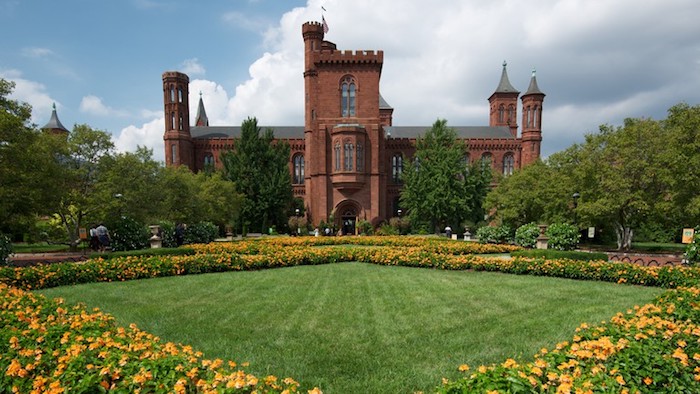 Le musée américain du Smithsonian Institution à Washington et ses jardins