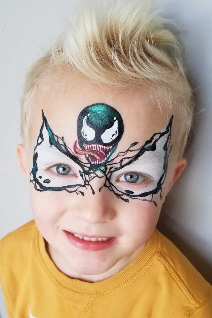 exemple de peinture visage sur thème halloween pour enfant, modèle de peinture facile effrayante pour garçon