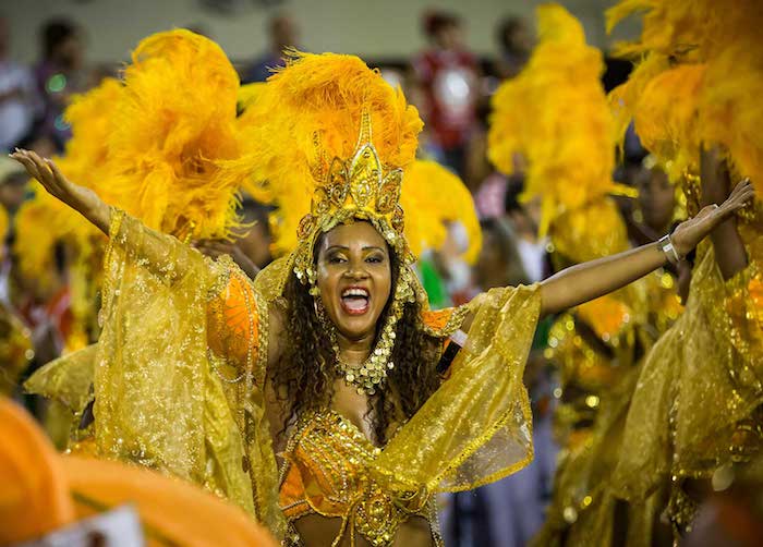 Rio carnaval costume professionnel danseuse, couronne et plumes, maillot jaune, deguisement carnaval, deguisement adulte femme