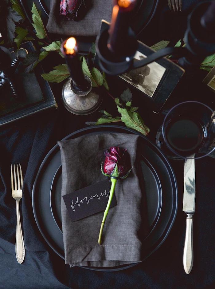 Noir décoration pour la table, diner romantique, déco table st valentin originale idée, soirée saint valentin, décoration saint valentin