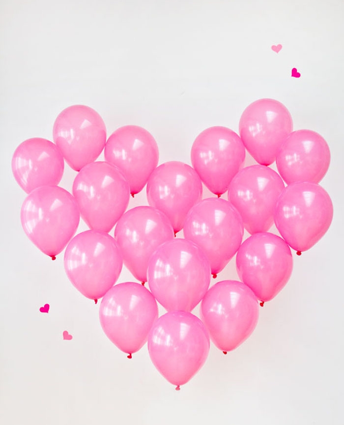 coeur rose de ballons rose, idée pour fabriquer une deco ballons soi meme facilement