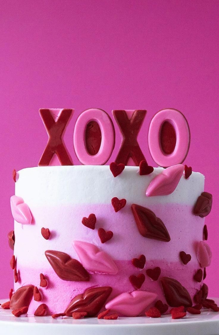 exemple de gâteau maison à design romantique pour la fête d'amour, quel dessert pour le recette diner romantique à la maison