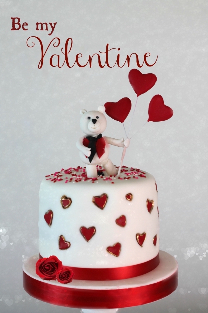 idée comment décorer un gâteau pour la fête de la Saint Valentin, exemple de gateau st valentin avec ours amoureux en sucre