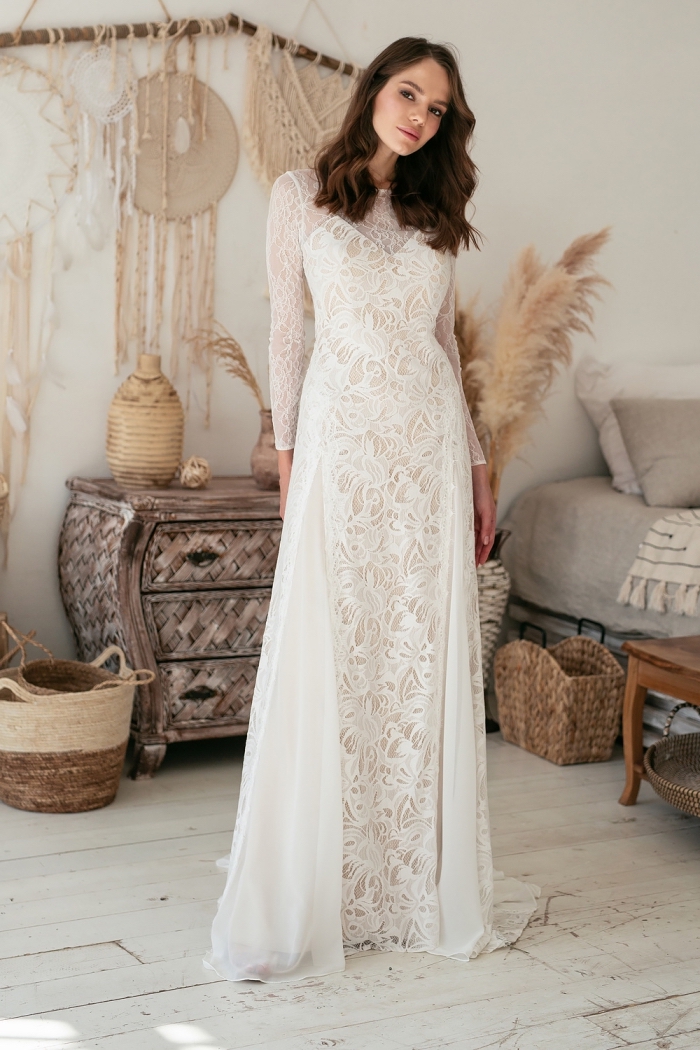 mode-femme-mariée-tenue-bohème-chic-robe-longue-blanche-boheme-voile-manches-longues-dentelle-décolleté-en-v modèle de robe boheme blanche en dentelle florale avec manches longues transparente et bustier en V romantique
