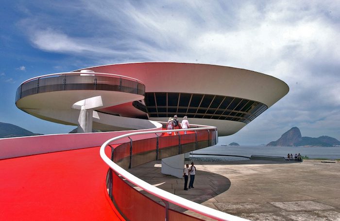 La soucoupe volante du musée d’art contemporain Niteroi à Rio de Janeiro, au Brésil