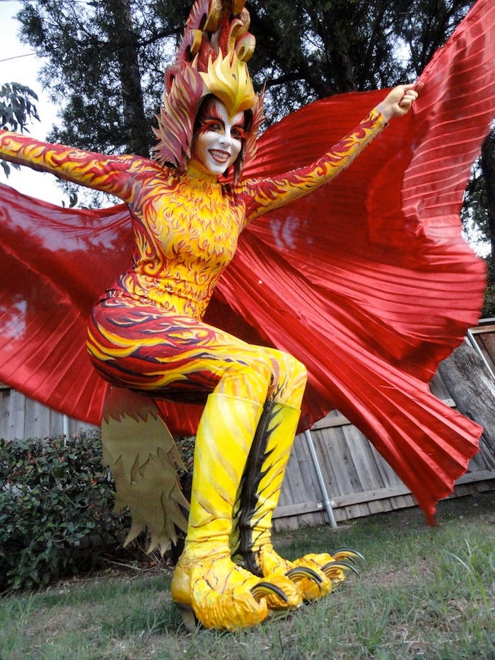 Original costume rouge et jaune de phénix en flames, deguisement adulte femme, deguisement carnaval