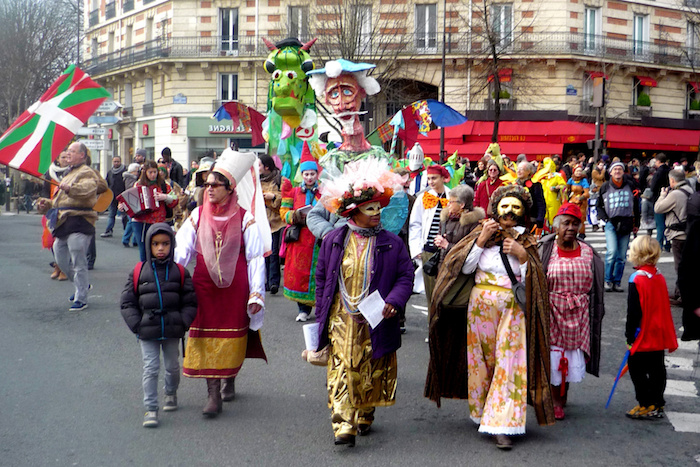 Masques et costumes pour le carnaval à Paris, deguisement famille, deguisement carnaval original