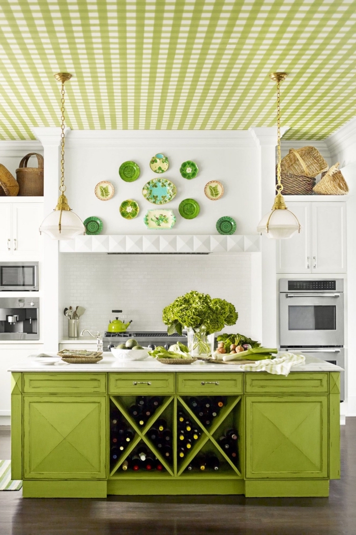 exemple comment décorer une cuisine traditionnelle blanche avec meubles et accessoires de nuance vert anis