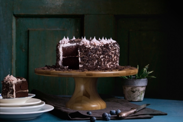 exemple de gâteau au chocolat noir pour la fête de la Saint Valentin, idée de recette sucrée pour le repas amoureux