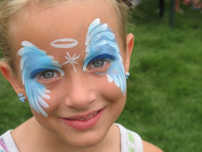 idée de technique de peinture facile et simple à effet masque deguisement enfant pour une fête déguisée ou carnaval