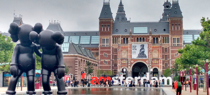 Le musée Rijksmuseum d'Amsterdam aux Pays-Bas et son emblématique écriteau IAmsterdam