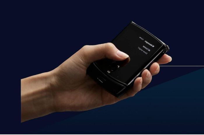 Le très attendu premier smartphone pliable de Motorola arrivera le 6 février avec un mois de retard