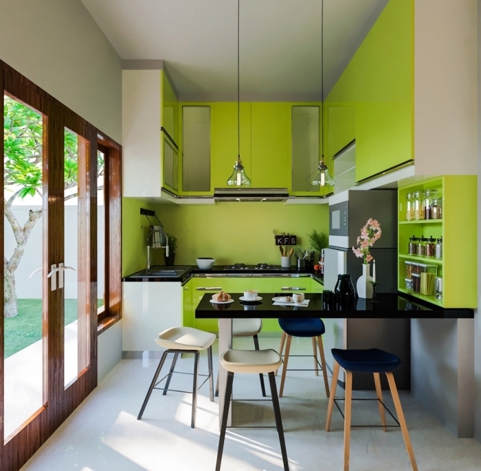modèle de cuisine avec crédence et meubles de couleur vert anis, comment aménager une petite cuisine ouverte