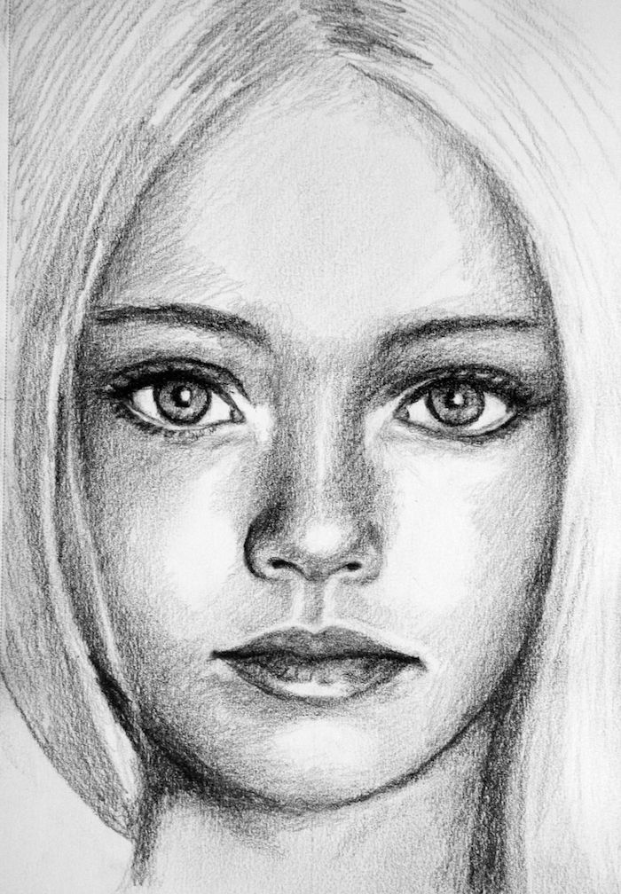 dessin de fille noir et blanc realiste, fille aux gros yeux clairs, nez et bouche soulignés, fille cheveux clairs