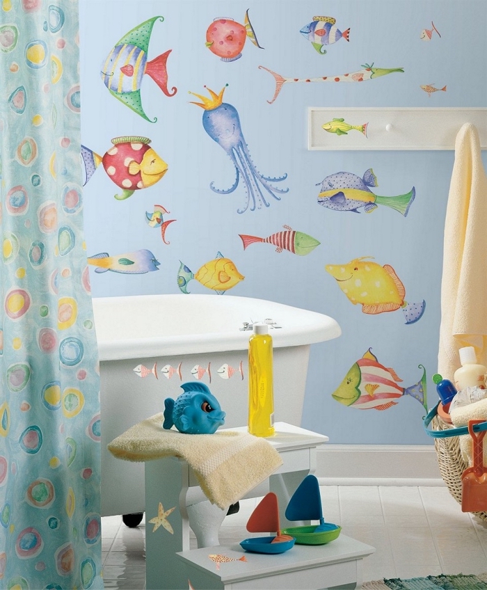 pinterest salle de bain design pour enfants, décoration murale en papier peint bleu à motifs aquatiques imperméable