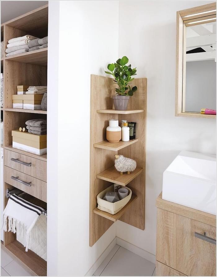 Meuble bois inspiration salle de bain, décorer les murs de la salle de bains, mur blanche, plante verte