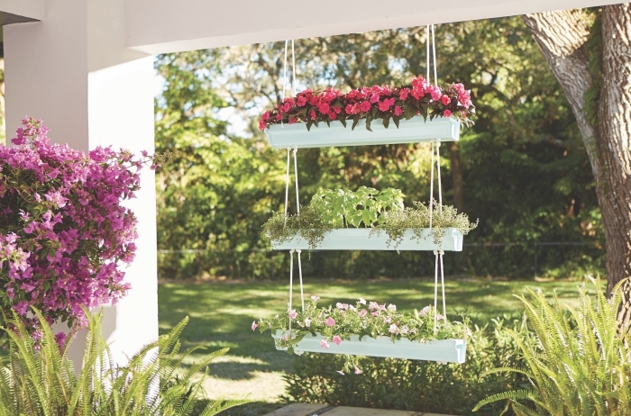 comment décorer sa véranda avec objets fait main, bricolage printemps facile, diy suspension pour plantes d'extérieur