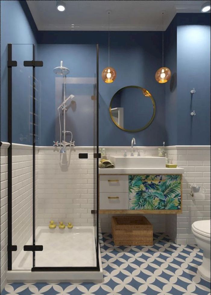 Stylée simplicité dans une salle de bain bicolore, meuble lavabo avec sticker tropical peinture, idee salle de bain contemporaine, idée salle de bain avec baignoire