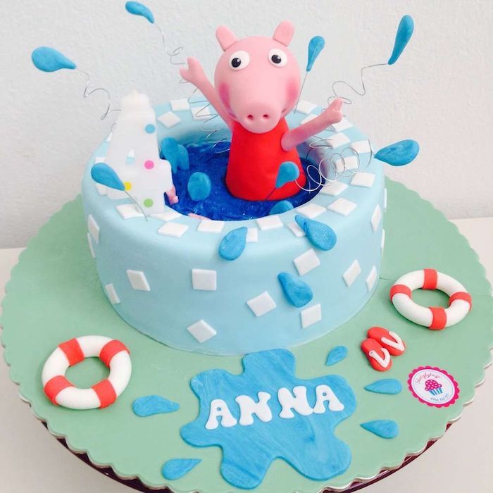 Le gâteau peppa pig, idée deco gateau peppa pig gourmand figurine de cochon dans piscine 