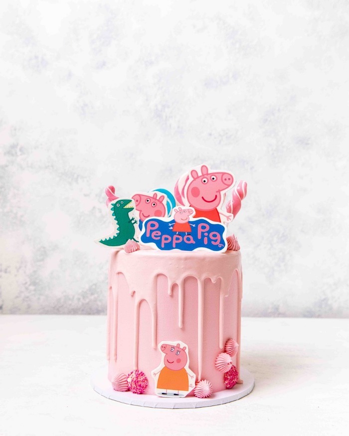 Moderne déco ganache framboise et pate a sucre rose, cool idee gateau peppa pig décoration avec dessins 