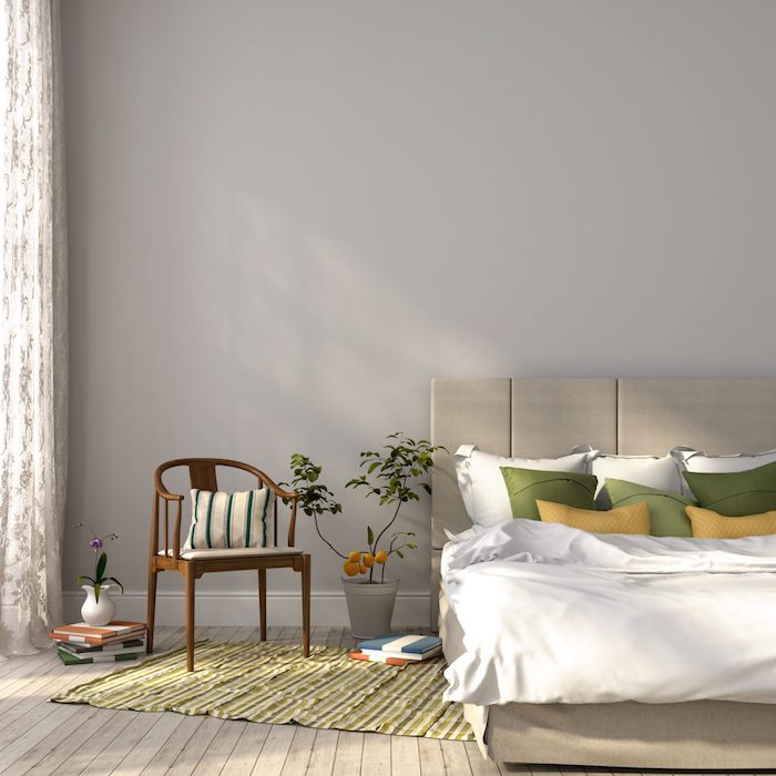 Tapis verte rayé, idée plante d'intérieur, inspiration plante d'intérieur haute déco, lit double en tissu tete de lit, chambre gris déco