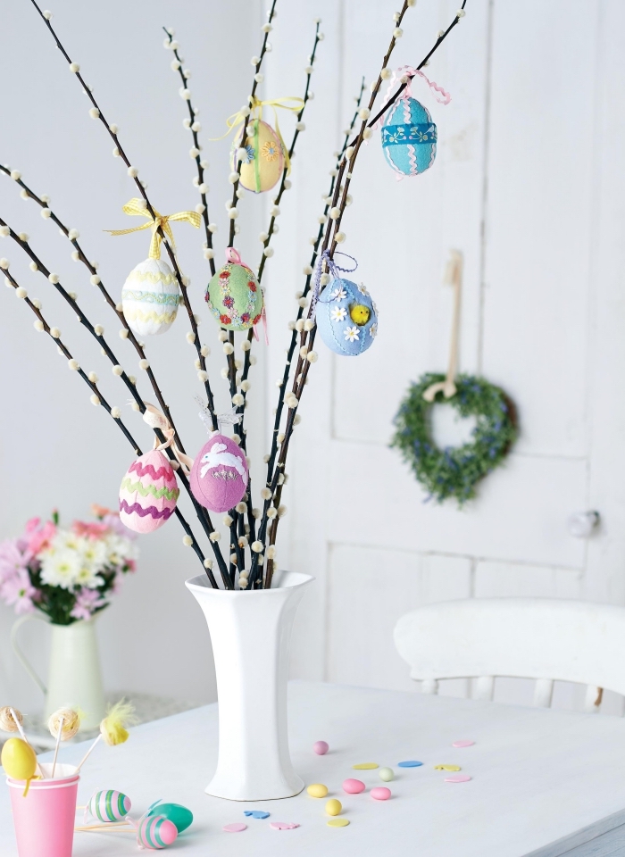 DIY bouquet de branches décorées d'oeufs de Pâques, idée de bricolage de paques facile et rapide avec branches