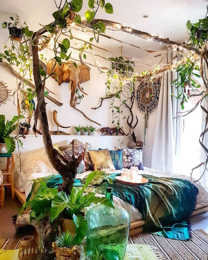 Lit double, décoration autour plante d'intérieur dépolluante, décoration moderne lit double tete d'éléphant en bois